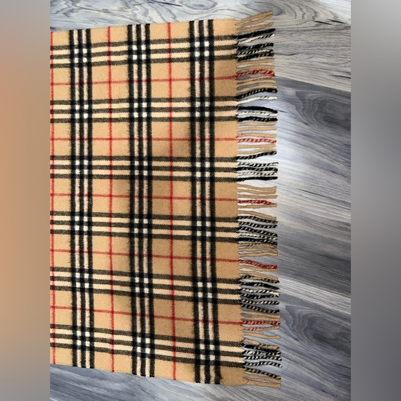 Vintage Burberry Nova Check 100% Wool Shawl Scarf - Picture 13 of 16
